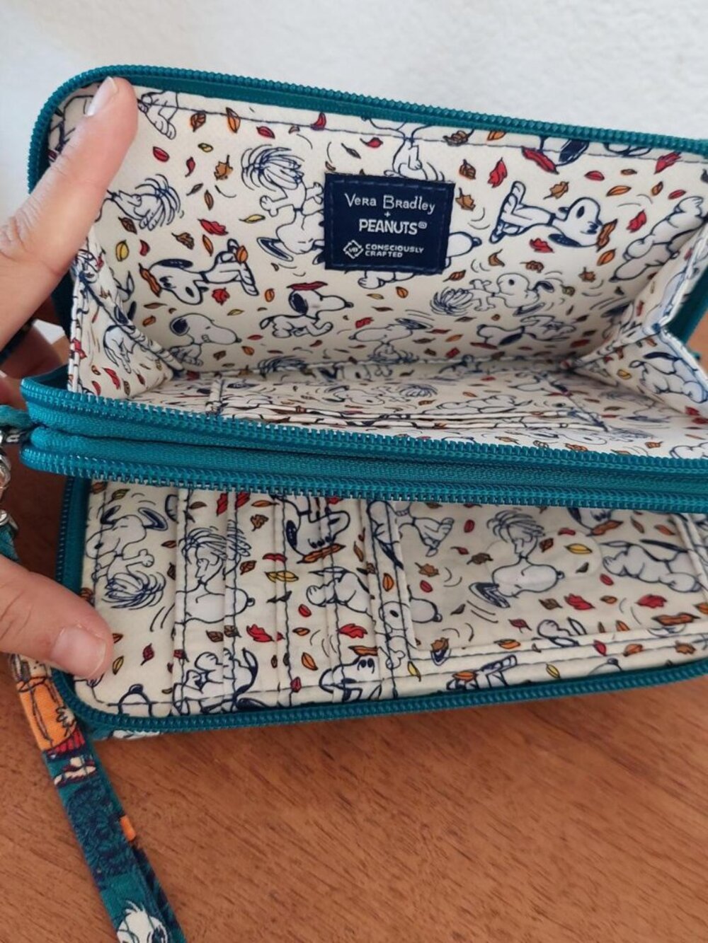 Vera Bradley Peanuts Fall Meadow RFID All in One Crossbody Bag Wallet Snoopy Tea - Picture 5 of 8